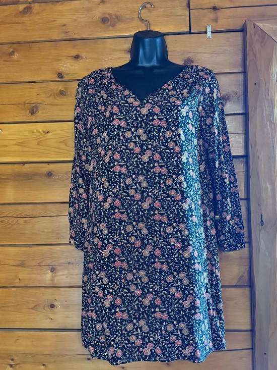 Old Navy Dresses & Skirts - Old Navy Black Floral V-Neck Long Sleeve Dress with Pink Roses 🌹 mini